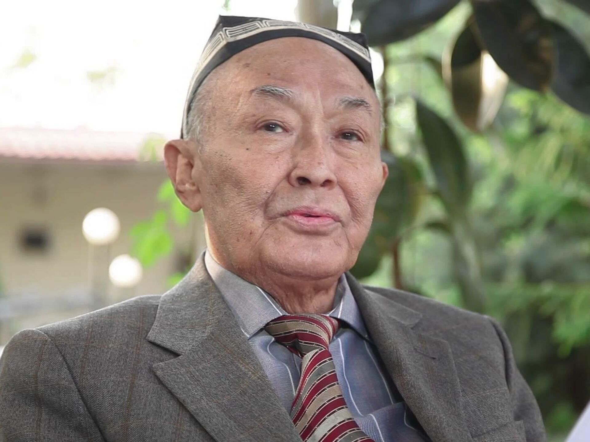 “Abdulla Oripov – milliy g’urur va iftihor shoiri” nomli bibliografik sharh