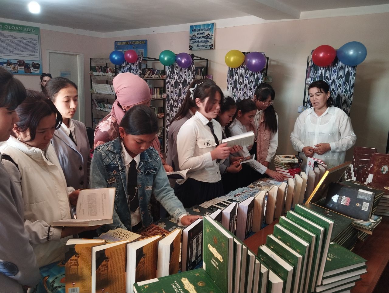 Yangi adabiyotlar ko'rgazmasi